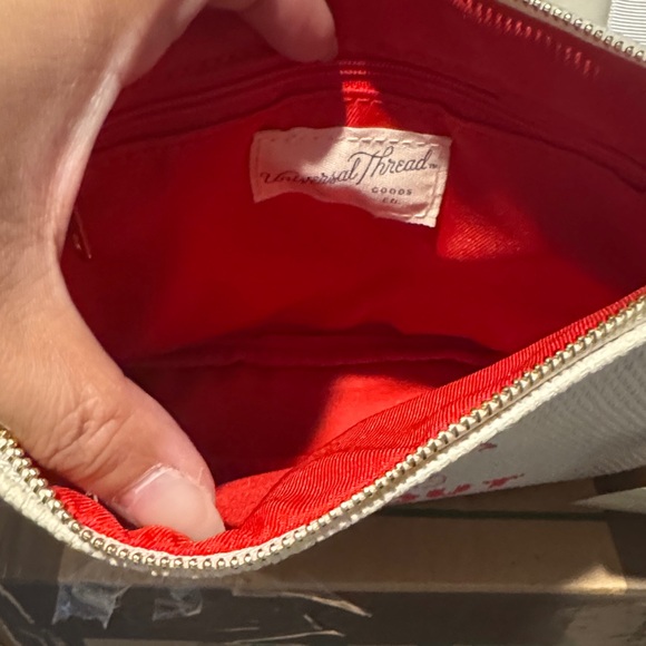 Universal Thread Pouch - Picture 4 of 4